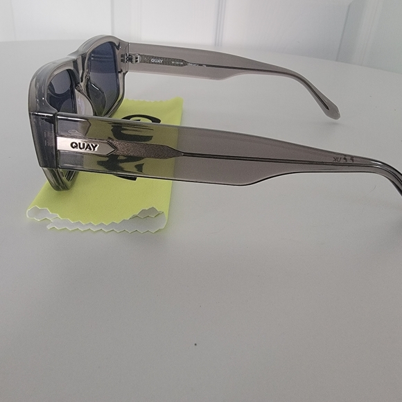 Quay Night Cap Navy Polarized Sunglasses - Picture 4 of 6